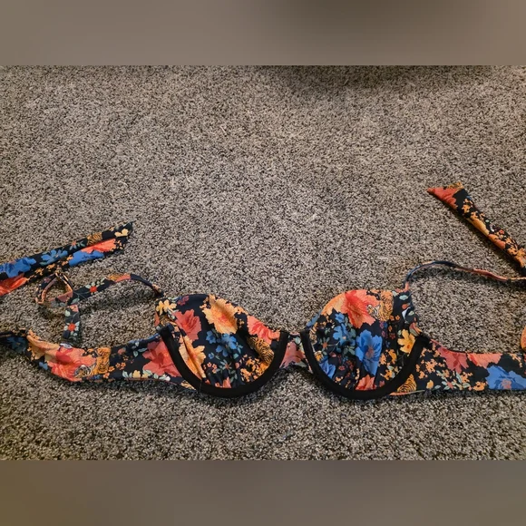 Skatie Lola Bali Bikini Top - Picture 4 of 7